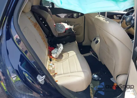 2016 Mercedes-Benz Glc 300 4Matic z USA, uszkodzony, nr VIN WDC0G4KB1GF069170